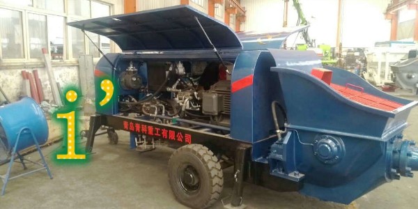 將混凝土輸送泵兩側活塞轉到清洗室位置并涂上潤滑油的作用是什么？