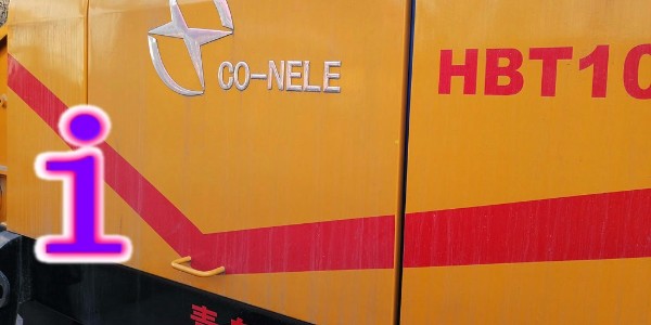 混凝土泵使用過程中，需要將輸送管道固定以免管道滑落或滑動造成危險